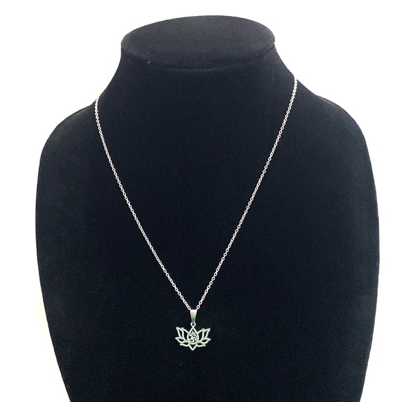 Yoga Necklace Lotus Om Symbol - Picture 2 of 9